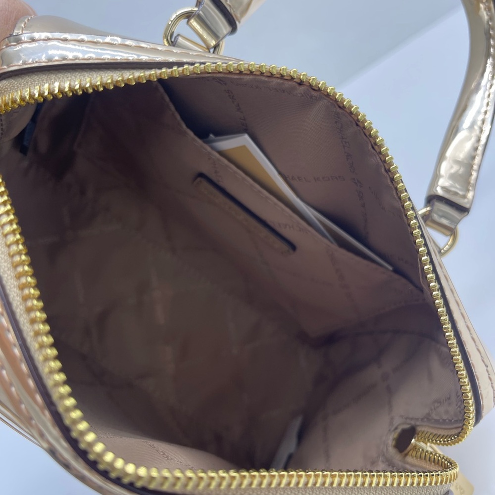 MICHAEL KORS Jet Set Sm Metallic Convertible Crossbody Duffle XBODY
Pale Gold - Picture 16 of 16